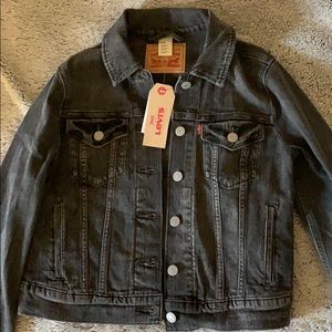 Black denim Levi’s jacket